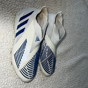 Youth Soccer Cleats Size 4